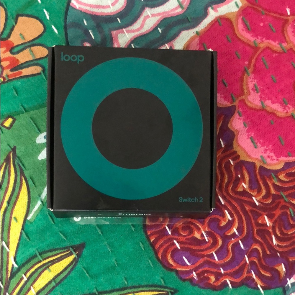 Loop Switch 2 Emerald Earbuds - Picture 2 of 4